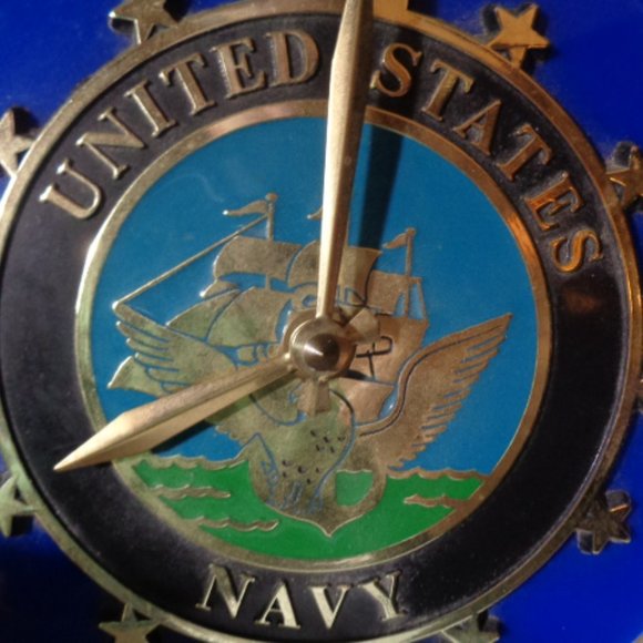 Vintage U.S. Navy Quartz Wall Clock, Solid Wood, Runs Well - Picture 5 of 6